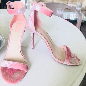 FOREVER 21 VELVET BABY PINK HEELS